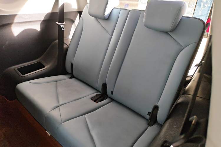 Used Chery QQ Little Ant 2022 Restyled Version Sweet Pink Edition Half-Sugar Version 28.8 kWh 30 kW 301 km Left Rear Seat