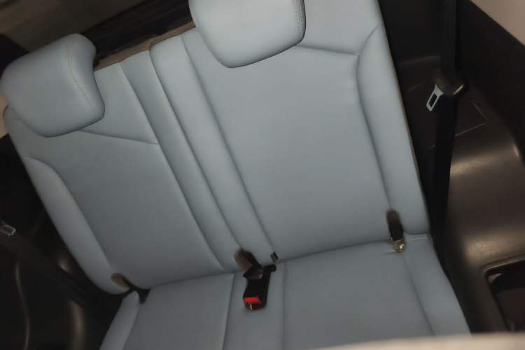 Used Chery QQ Little Ant 2022 Revised Version Sweet Pink Edition Half-Sugar Version Lithium Iron Phosphate 30.7 kWh 30 kW 301 km Left Rear Seat