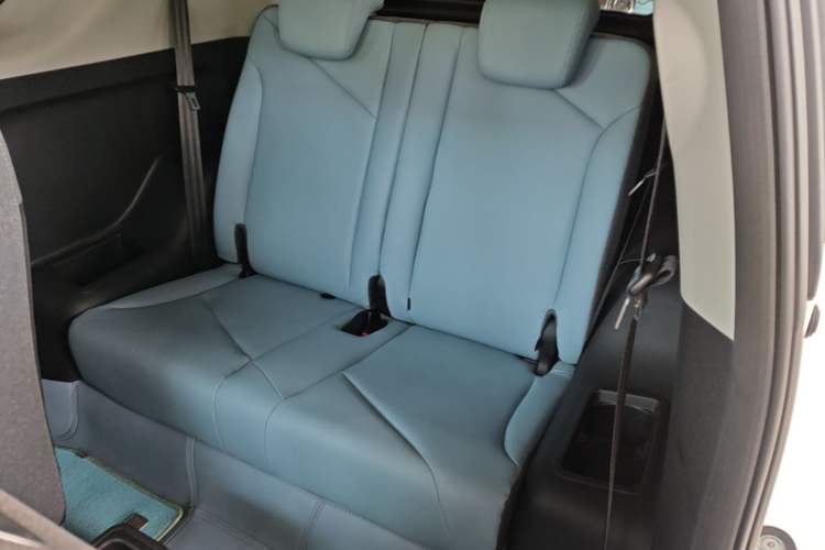 Used Chery QQ Little Ant 2022 Restyled Version Sweet Pink Edition Half-Sugar Version 28.8 kWh 30 kW 301 km Left Rear Seat