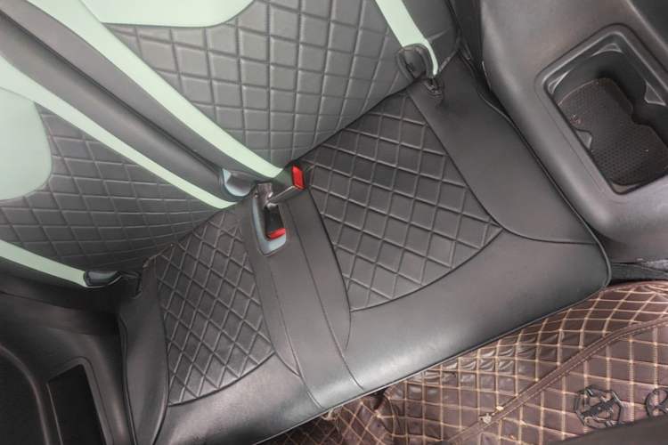Used Chery QQ Little Ant 2022 Revised Version Sweet Pink Edition Half-Sugar Version Lithium Iron Phosphate 30.7 kWh 30 kW 301 km Left Rear Seat