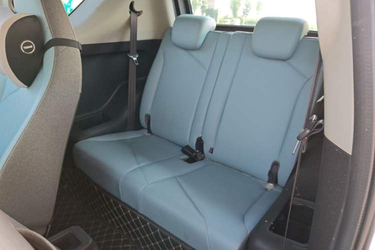 Used Chery QQ Little Ant 2022 Sweet Pink Edition Low-Sugar Version 30kW 301km Range Left Rear Seat