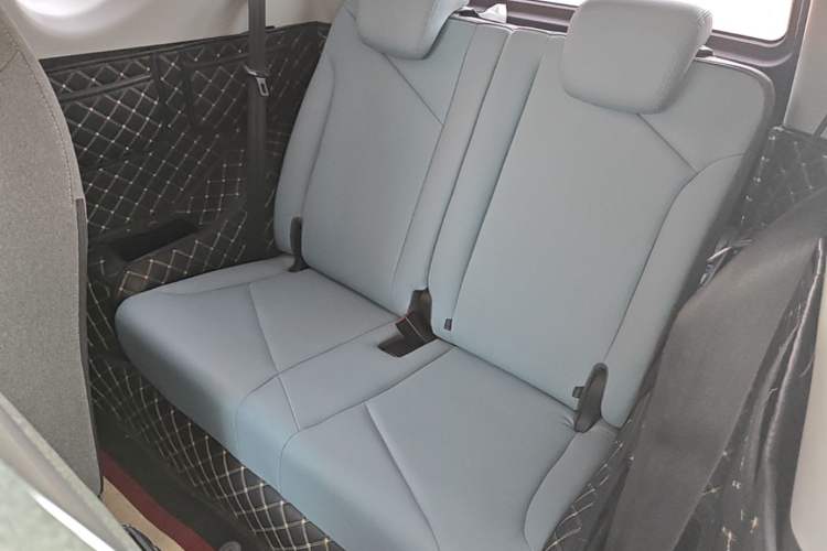 Used Chery QQ Little Ant 2022 Sweet Pink Edition Half-Sugar Version 3-Cell Lithium 30kW 301km Left Rear Seat