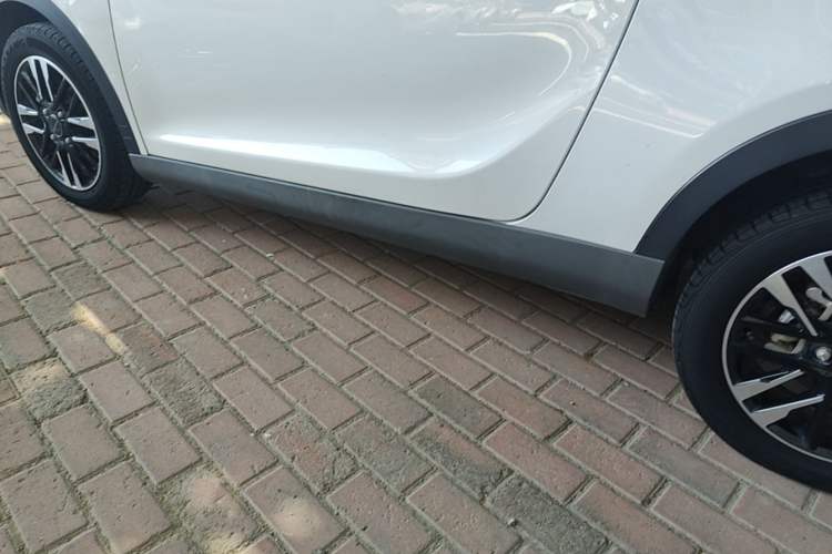 Used Chery QQ Little Ant 2022 Restyled Version Sweet Pink Edition Half-Sugar Version 30.6 kWh 30 kW 301 km Left Side Sill