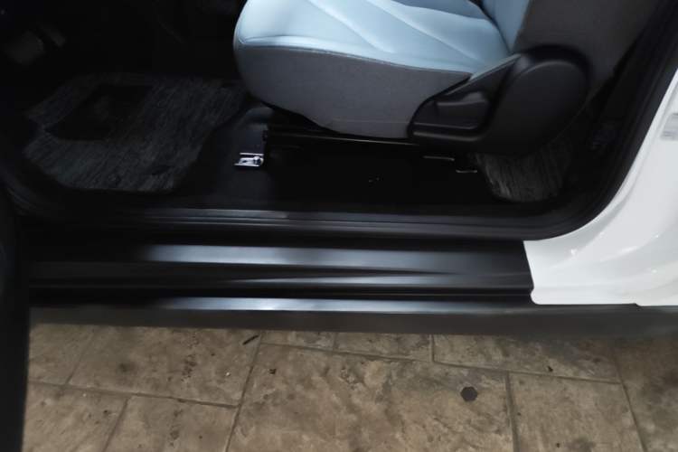 Used Chery QQ Little Ant 2022 Sweet Pink Edition Half-Sugar Version Lithium Iron Phosphate 30 kW 301 km Left Side Sill