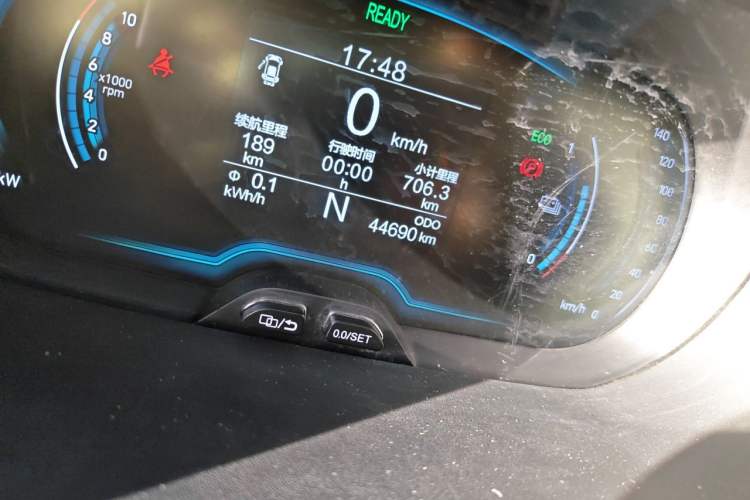 Used Chery QQ Little Ant 2022 Restyled Version Sweet Pink Edition Half-Sugar Version 28.8 kWh 30 kW 301 km Odometer Close Up