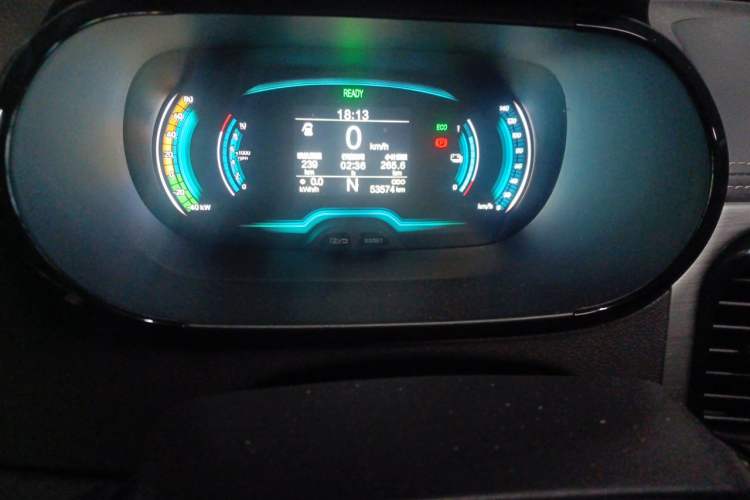 Used Chery QQ Little Ant 2022 Revised Version Sweet Pink Edition Half-Sugar Version Lithium Iron Phosphate 30.7 kWh 30 kW 301 km Odometer Close Up
