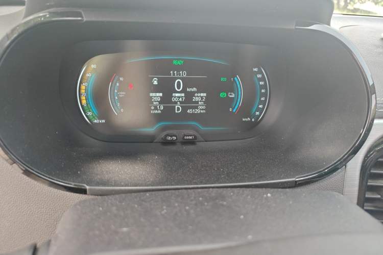 Used Chery QQ Little Ant 2022 Restyled Version Sweet Pink Edition Half-Sugar Version 30.6 kWh 30 kW 301 km Odometer Close Up