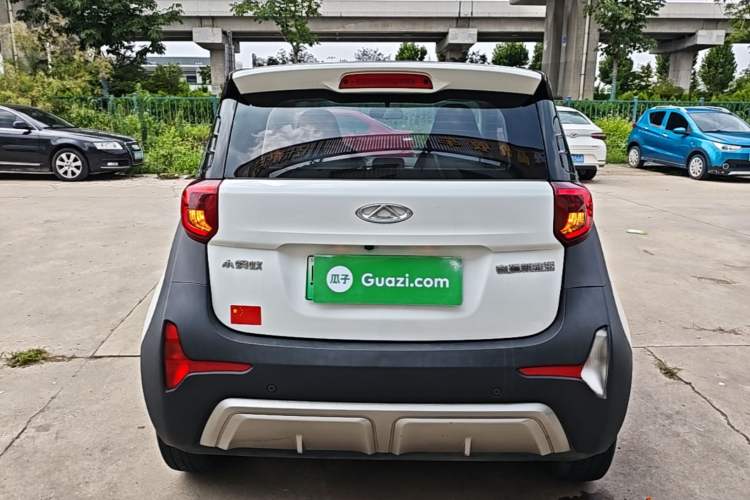 Used Chery QQ Little Ant 2022 Revised Version Sweet Pink Edition Half-Sugar Version Lithium Iron Phosphate 30.7 kWh 30 kW 301 km Rear