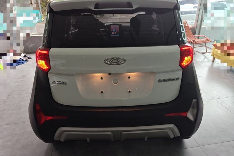 Used Chery QQ Little Ant 2022 Revised Version Sweet Pink Edition Low-Sugar Version 28.8 kWh 30 kW 301 km Rear
