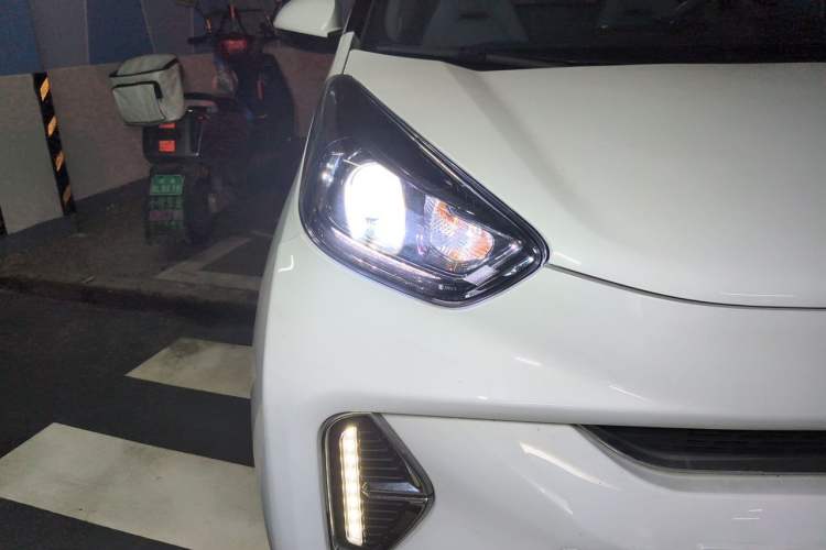 Used Chery QQ Little Ant 2022 Revised Version Sweet Pink Edition Half-Sugar Version Lithium Iron Phosphate 30.7 kWh 30 kW 301 km Right Front Headlight