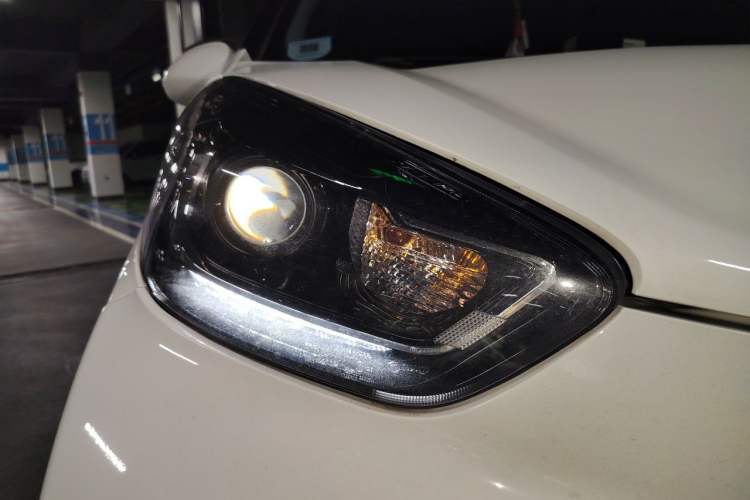 Used Chery QQ Little Ant 2022 Sweet Pink Edition Low-Sugar Version Lithium Iron Phosphate 30 kW 301 km Right Front Headlight