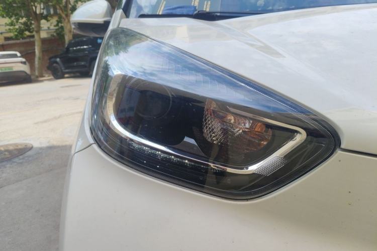 Used Chery QQ Little Ant 2022 Sweet Pink Edition Half-Sugar Version Lithium Iron Phosphate 30 kW 301 km Right Front Headlight