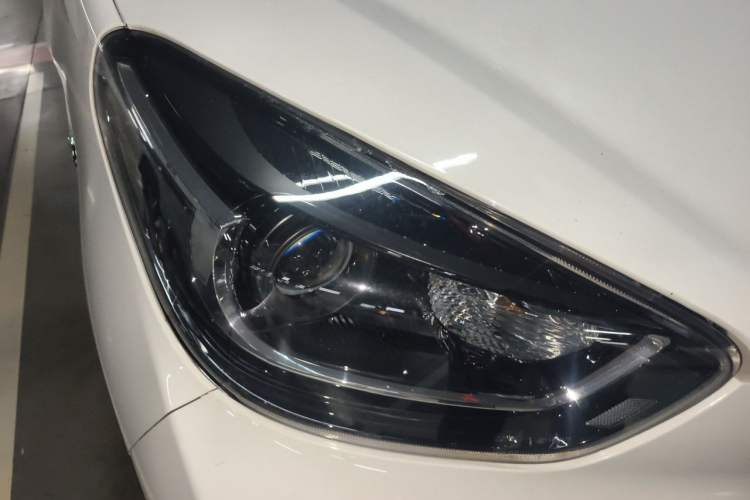 Used Chery QQ Little Ant 2022 Revised Version Sweet Pink Edition Half-Sugar Version Lithium Iron Phosphate 30.7 kWh 30 kW 301 km Right Front Headlight