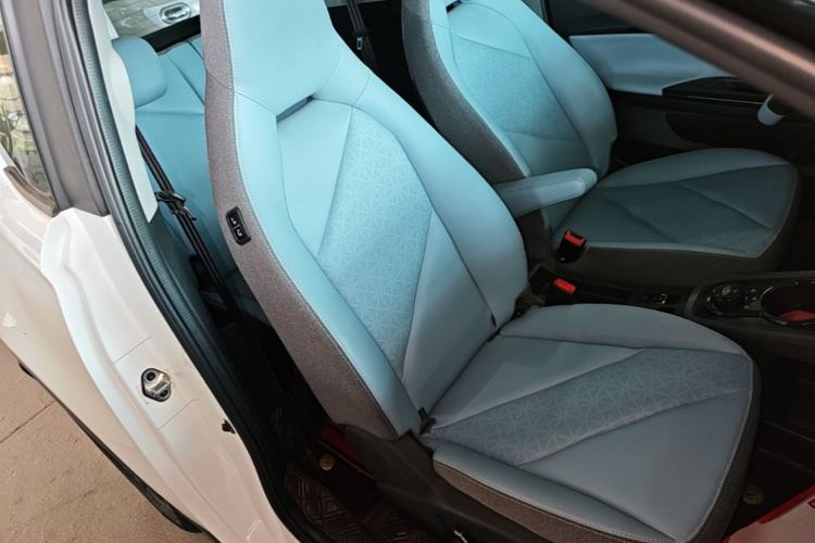 Used Chery QQ Little Ant 2022 Sweet Pink Edition Half-Sugar Version 3-Cell Lithium 30kW 301km Right Front Seat