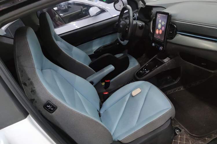 Used Chery QQ Little Ant 2022 Sweet Pink Edition Half-Sugar Version Lithium Iron Phosphate 30 kW 301 km Right Front Seat