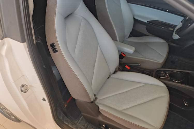 Used Chery QQ Little Ant 2022 Sweet Pink Edition Low-Sugar Version Lithium Iron Phosphate 30 kW 301 km Right Front Seat