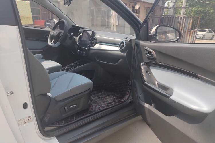 Used Chery QQ Little Ant 2022 Revised Version Sweet Pink Edition Half-Sugar Version Lithium Iron Phosphate 30.7 kWh 30 kW 301 km Right Front Seat