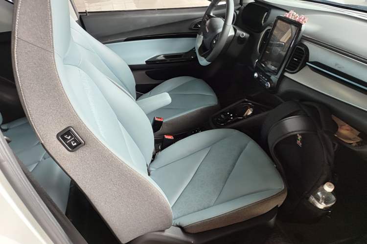Used Chery QQ Little Ant 2022 Sweet Pink Edition Half-Sugar Version Lithium Iron Phosphate 29.2 kWh 30 kW 301 km Right Front Seat