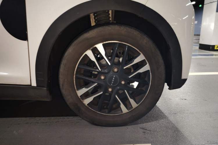Used Chery QQ Little Ant 2022 Sweet Pink Edition Low-Sugar Version Lithium Iron Phosphate 30 kW 301 km Right Front Wheel Hub
