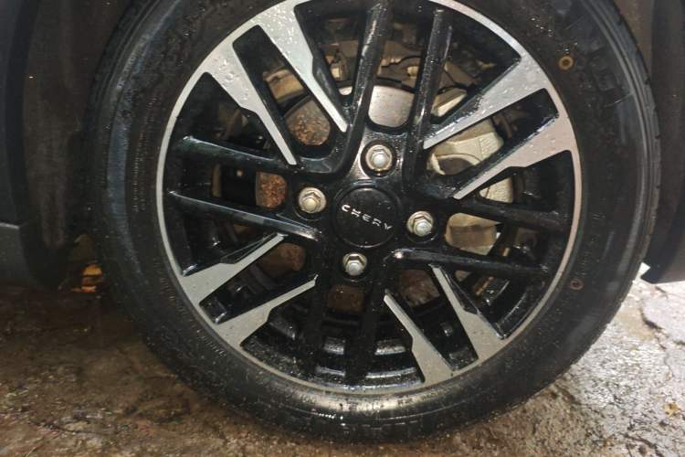 Used Chery QQ Little Ant 2022 Sweet Pink Edition Half-Sugar Version Lithium Iron Phosphate 30 kW 301 km Right Front Wheel Hub