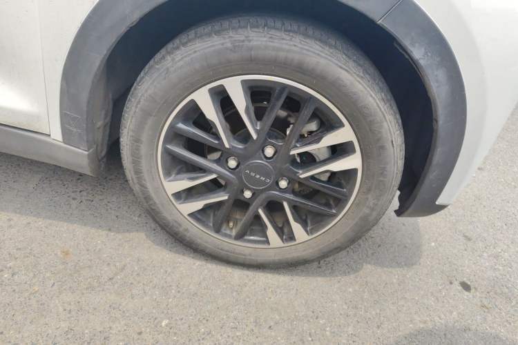 Used Chery QQ Little Ant 2022 Sweet Pink Edition Half-Sugar Version Lithium Iron Phosphate 30 kW 301 km Right Front Wheel Hub