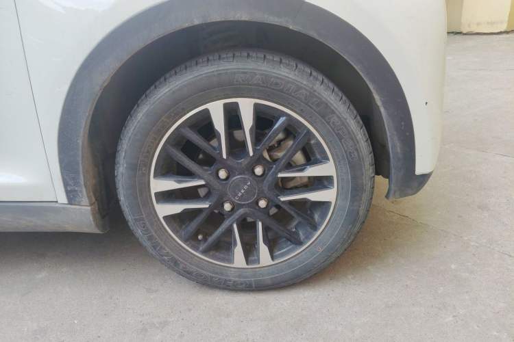 Used Chery QQ Little Ant 2022 Sweet Pink Edition Half-Sugar Version Lithium Iron Phosphate 30 kW 301 km Right Front Wheel Hub