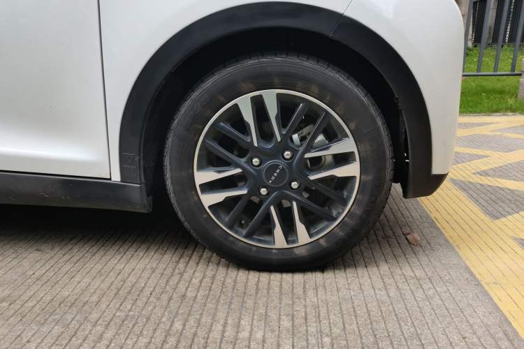 Used Chery QQ Little Ant 2022 Sweet Pink Edition Full-Sugar Version Lithium Iron Phosphate 30 kW 301 km Right Front Wheel Hub