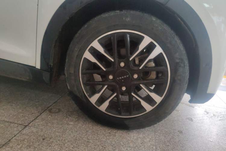 Used Chery QQ Little Ant 2022 Sweet Pink Edition Half-Sugar Version Lithium Iron Phosphate 30 kW 301 km Right Front Wheel Hub