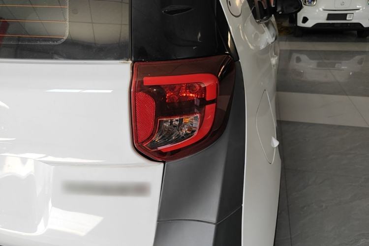 Used Chery QQ Little Ant 2022 Revised Version Sweet Pink Edition Half-Sugar Version Lithium Iron Phosphate 30.7 kWh 30 kW 301 km Right Rear Taillight