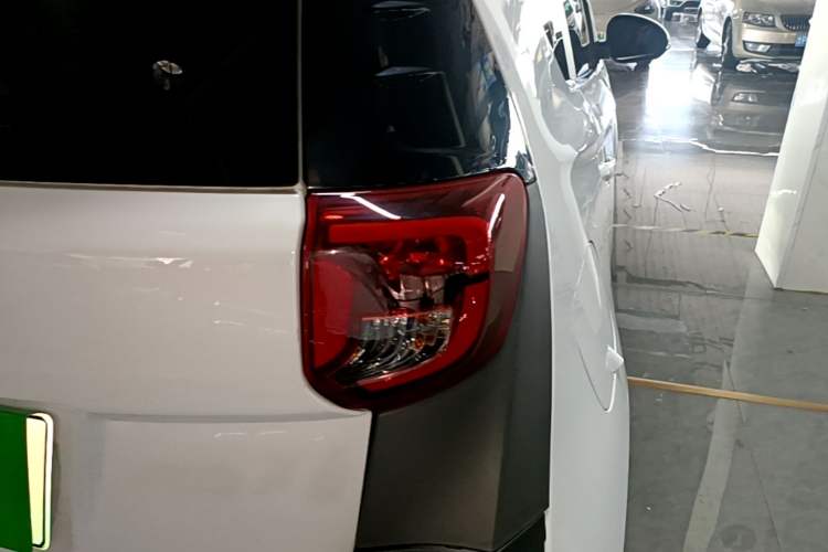 Used Chery QQ Little Ant 2022 Sweet Pink Edition Half-Sugar Version 3-Cell Lithium 30kW 301km Right Rear Taillight