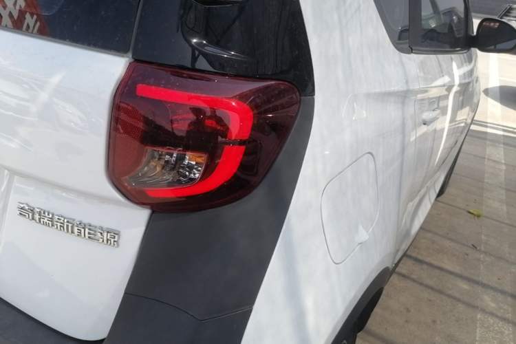 Used Chery QQ Little Ant 2022 Restyled Version Sweet Pink Edition Half-Sugar Version 28.8 kWh 30 kW 301 km Right Rear Taillight