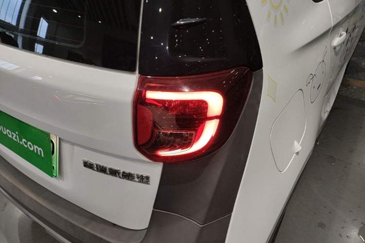 Used Chery QQ Little Ant 2022 Sweet Pink Edition Half-Sugar Version 3-Cell Lithium 30kW 301km Right Rear Taillight