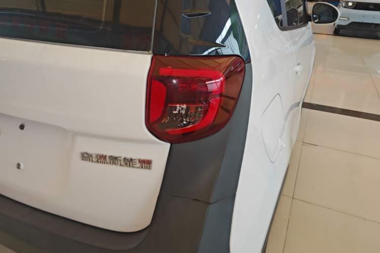 Used Chery QQ Little Ant 2022 Sweet Pink Edition Low-Sugar Version Lithium Iron Phosphate 30 kW 301 km Right Rear Taillight