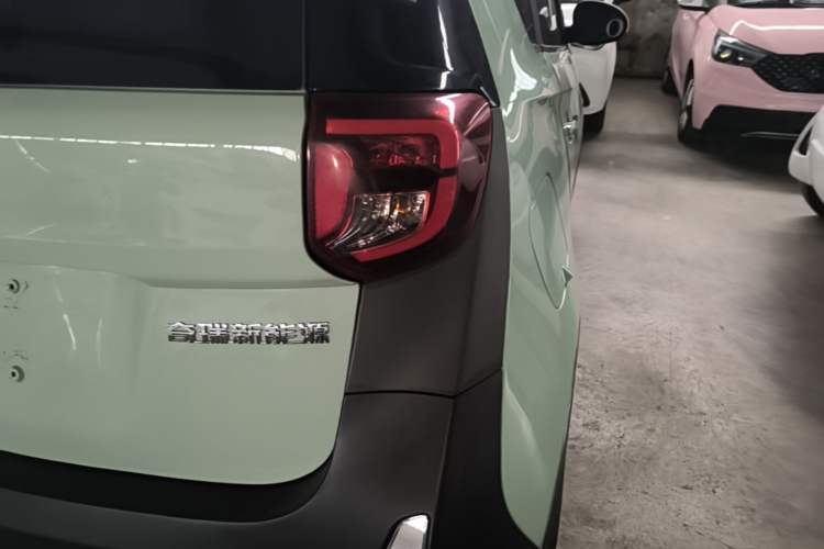 Used Chery QQ Little Ant 2022 Revised Version Sweet Pink Edition Half-Sugar Version Lithium Iron Phosphate 30.7 kWh 30 kW 301 km Right Rear Taillight