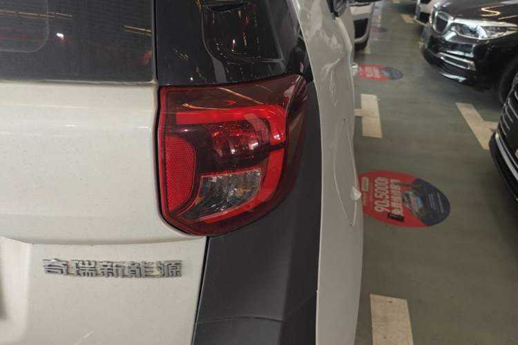 Used Chery QQ Little Ant 2022 Revised Version Sweet Pink Edition Half-Sugar Version Lithium Iron Phosphate 30.7 kWh 30 kW 301 km Right Rear Taillight