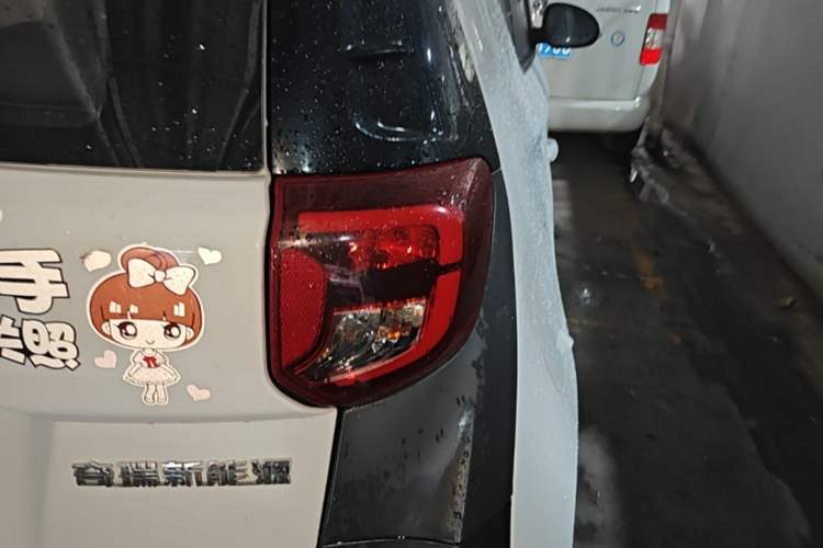 Used Chery QQ Little Ant 2022 Revised Version Sweet Pink Edition Half-Sugar Version Lithium Iron Phosphate 30.7 kWh 30 kW 301 km Right Rear Taillight