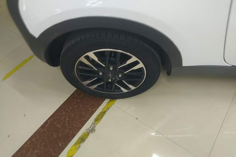 Used Chery QQ Little Ant 2022 Restyled Version Sweet Pink Edition Low-Sugar Version Lithium Iron Phosphate Battery 30.7 kWh 30 kW 301 km Right Rear Wheel Hub