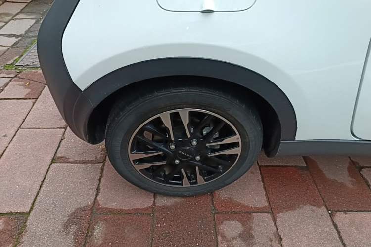 Used Chery QQ Little Ant 2022 Revised Version 2 Sweet Pink Edition Full-Sugar Version Lithium Iron Phosphate 30.7 kWh 30 kW 301 km Right Rear Wheel Hub