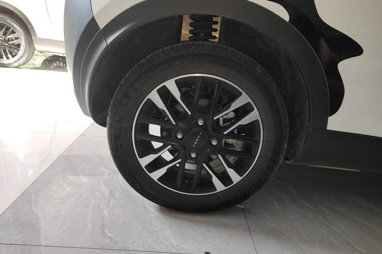 Used Chery QQ Little Ant 2022 Revised Version Sweet Pink Edition Half-Sugar Version Lithium Iron Phosphate 30.7 kWh 30 kW 301 km Right Rear Wheel Hub