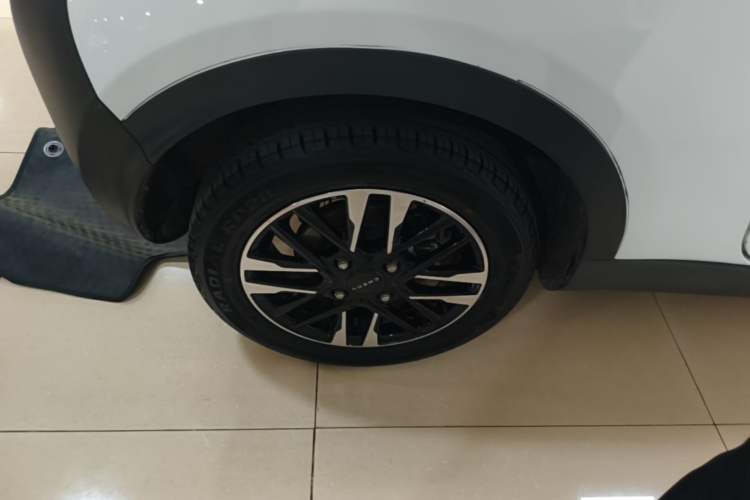 Used Chery QQ Little Ant 2022 Restyled Version Sweet Pink Edition Half-Sugar Version 28.8 kWh 30 kW 301 km Right Rear Wheel Hub