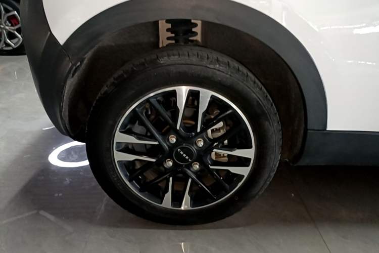 Used Chery QQ Little Ant 2022 Sweet Pink Edition Half-Sugar Version 3-Cell Lithium 30kW 301km Right Rear Wheel Hub