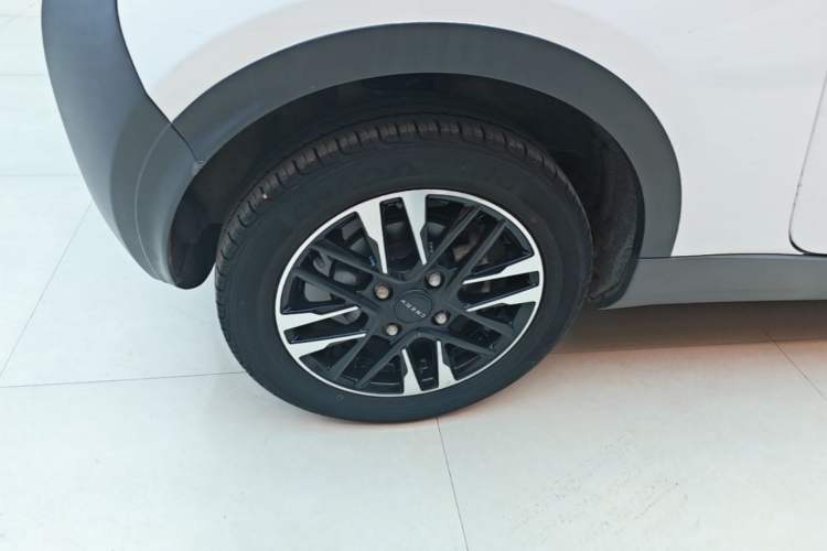 Used Chery QQ Little Ant 2022 Sweet Pink Edition Half-Sugar Version Lithium Iron Phosphate 29.2 kWh 30 kW 301 km Right Rear Wheel Hub