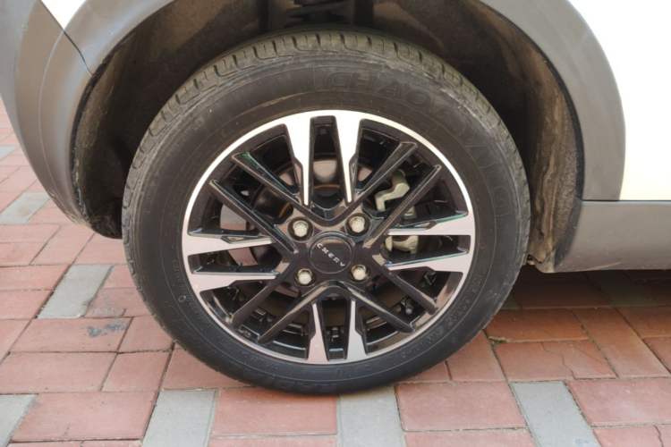 Used Chery QQ Little Ant 2022 Sweet Pink Edition Half-Sugar Version Lithium Iron Phosphate 30 kW 301 km Right Rear Wheel Hub