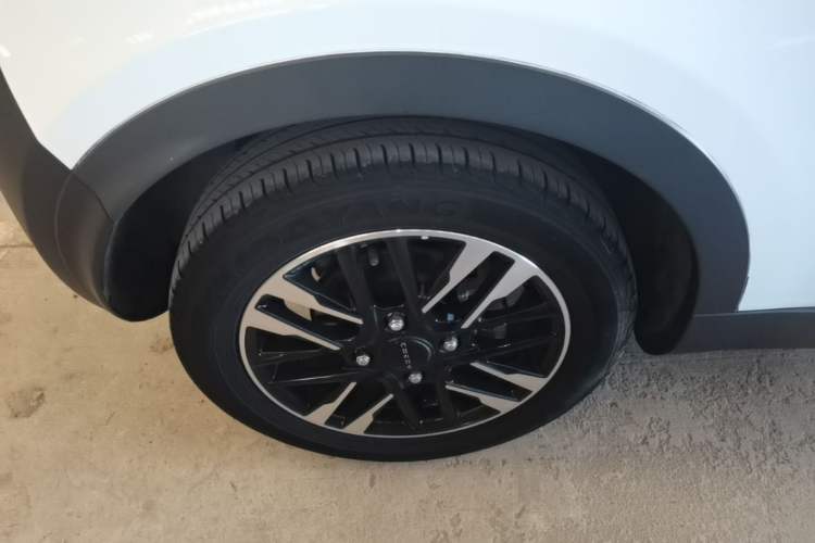 Used Chery QQ Little Ant 2022 Sweet Pink Edition Half-Sugar Version Lithium Iron Phosphate 30 kW 301 km Right Rear Wheel Hub