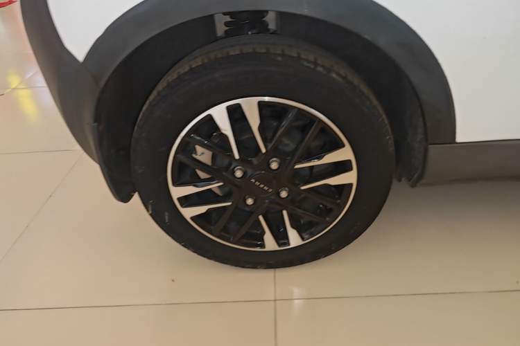 Used Chery QQ Little Ant 2022 Sweet Pink Edition Low-Sugar Version Lithium Iron Phosphate 30 kW 301 km Right Rear Wheel Hub