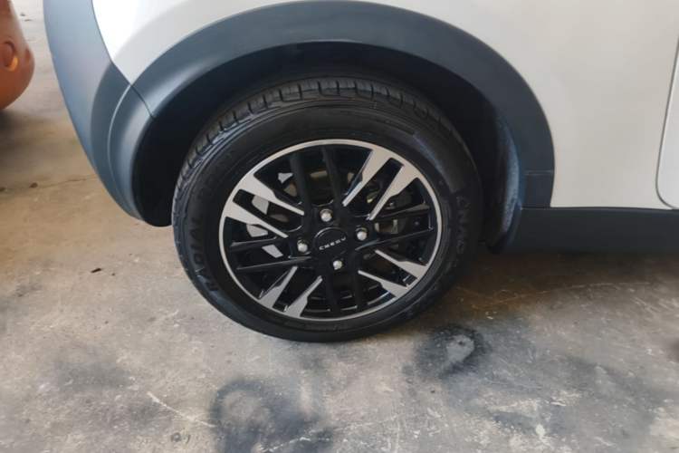 Used Chery QQ Little Ant 2022 Sweet Pink Edition Half-Sugar Version Lithium Iron Phosphate 30 kW 301 km Right Rear Wheel Hub