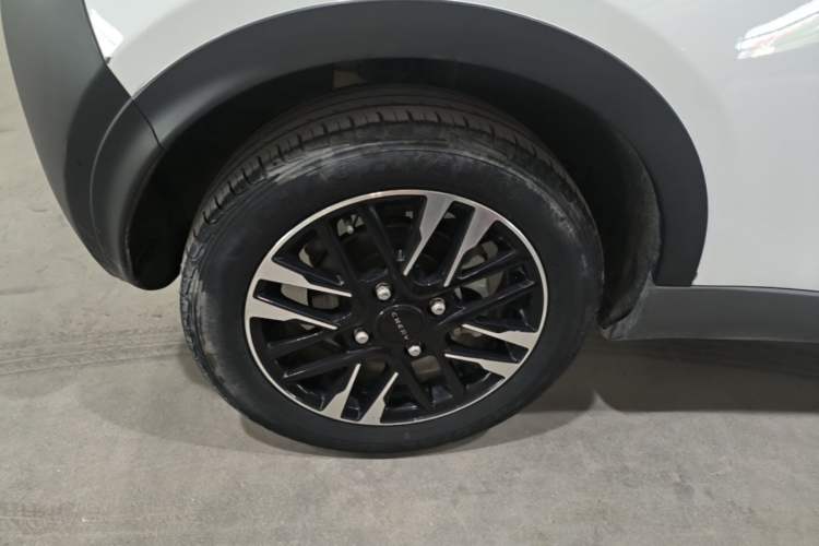 Used Chery QQ Little Ant 2022 Restyled Version Sweet Pink Edition Half-Sugar Version 30.6 kWh 30 kW 301 km Right Rear Wheel Hub