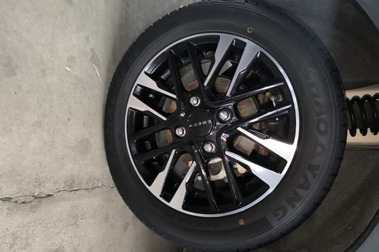 Used Chery QQ Little Ant 2022 Revised Version Sweet Pink Edition Half-Sugar Version Lithium Iron Phosphate 30.7 kWh 30 kW 301 km Right Rear Wheel Hub