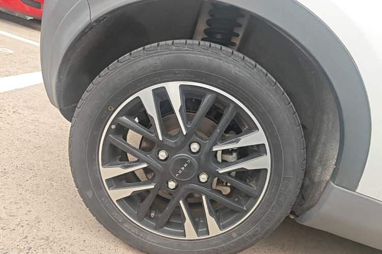 Used Chery QQ Little Ant 2022 Sweet Pink Edition Half-Sugar Version Lithium Iron Phosphate 30 kW 301 km Right Rear Wheel Hub
