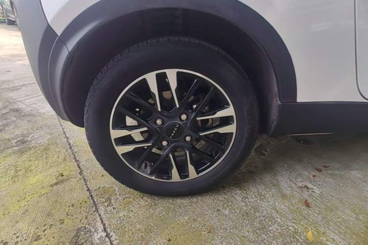 Used Chery QQ Little Ant 2022 Sweet Pink Edition Half-Sugar Version Lithium Iron Phosphate 30 kW 301 km Right Rear Wheel Hub